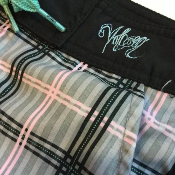 Woman Short Volcom - Picture 4 of 4